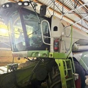 foto 7.5m combine harvester 5t/ha CLAAS Tucano 450 (docs)