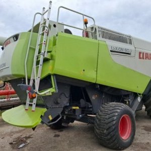 foto 17.5t/9m combine harwester Claas Lexion 600 (plates)